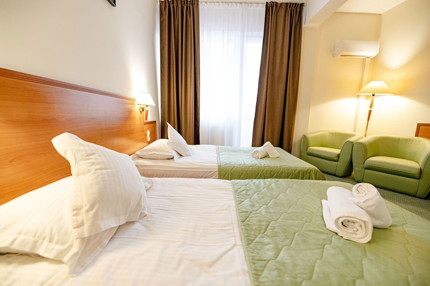 Minibar, in-room safe, desk, free WiFi