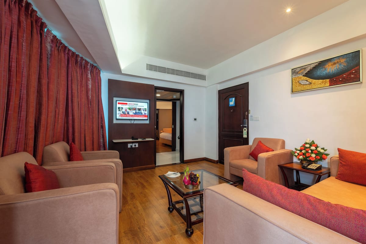 Presidential Suite, 1 King Bed | Living area