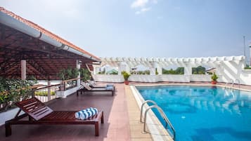 Indoor pool, pool loungers