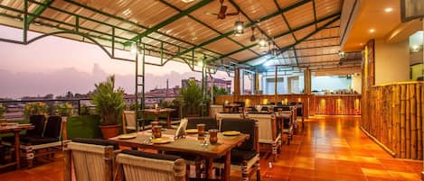 3 restaurantes; se sirven desayunos