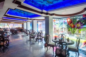 3 restaurantes; se sirven desayunos