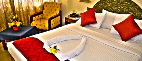 Executive Deluxe Double Room | Premium bedding, pillow-top beds, minibar, desk