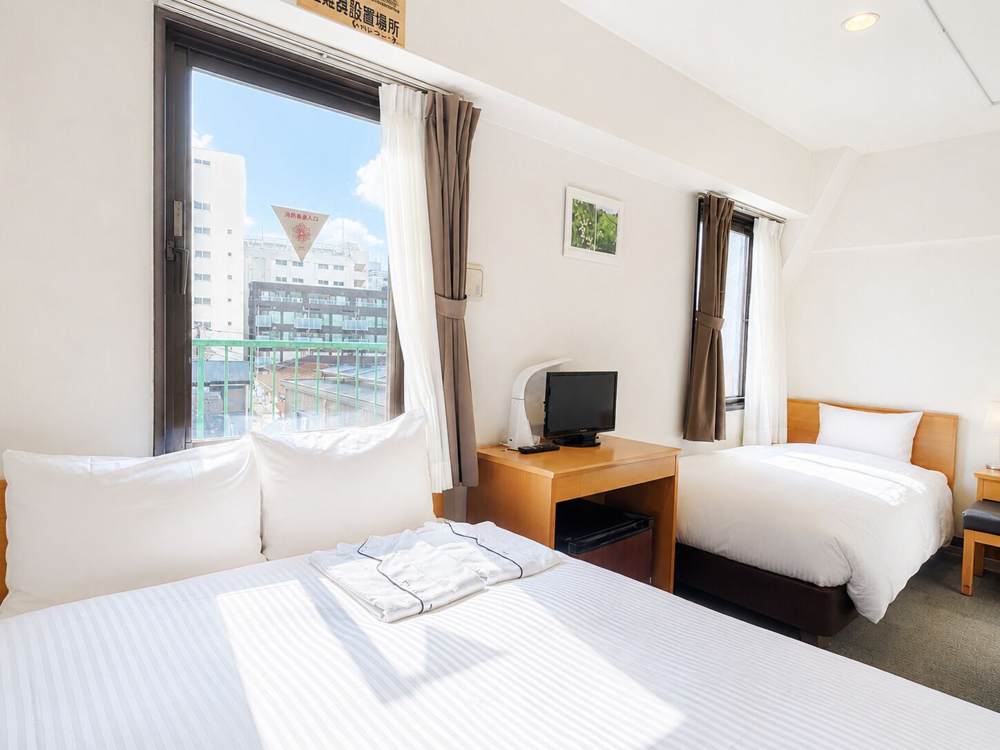 Basic Twin Room, Non Smoking | Laptop workspace, blackout drapes, iron/ironing board, free WiFi