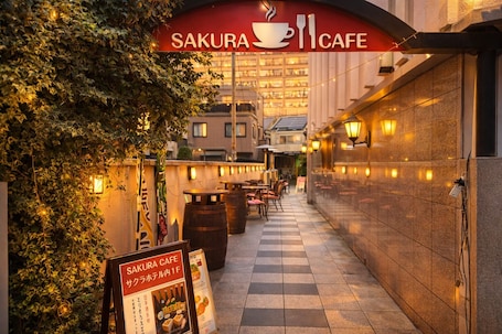 Breakfast, lunch, dinner and brunch served . Sakura Hotel Hatagaya