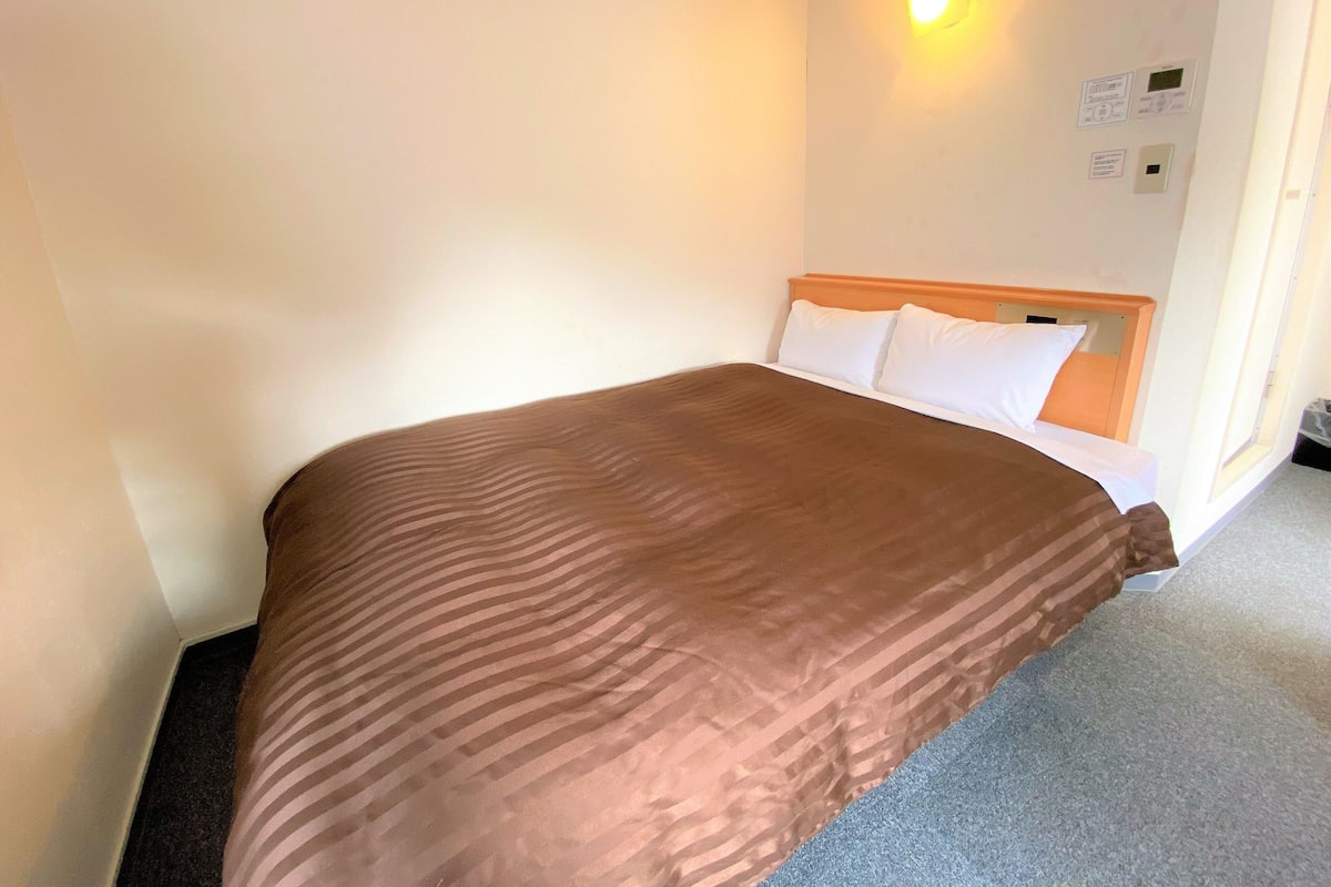 Chambre double, non-fumeur | Espace de travail pour ordinateurs portables, rideaux dâobscurcissement