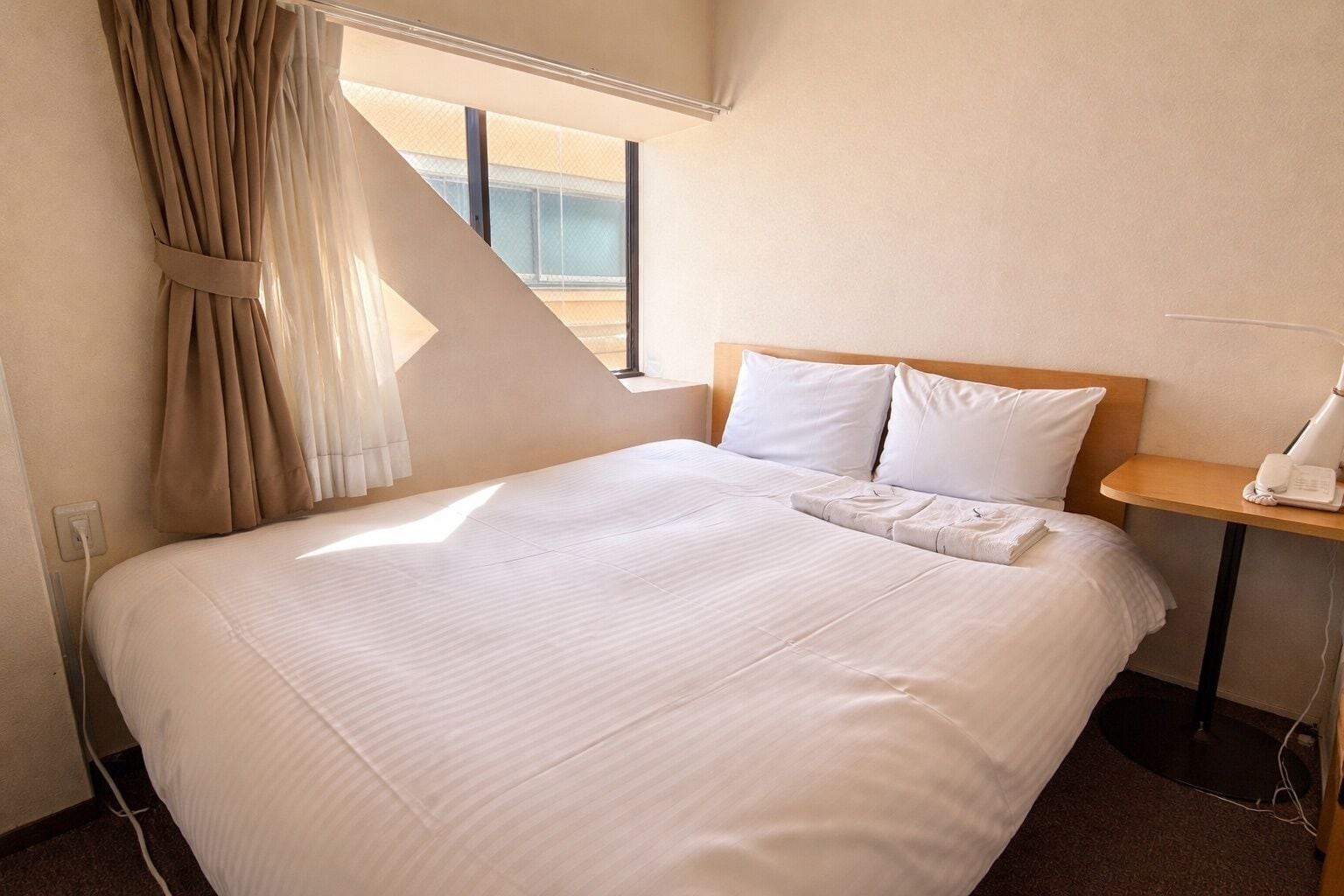 Basic Double Room, Non Smoking | Laptop workspace, blackout drapes, iron/ironing board, free WiFi