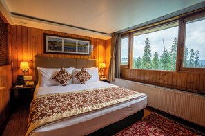 Minibar, tabla de planchar con plancha, wifi gratis y ropa de cama 