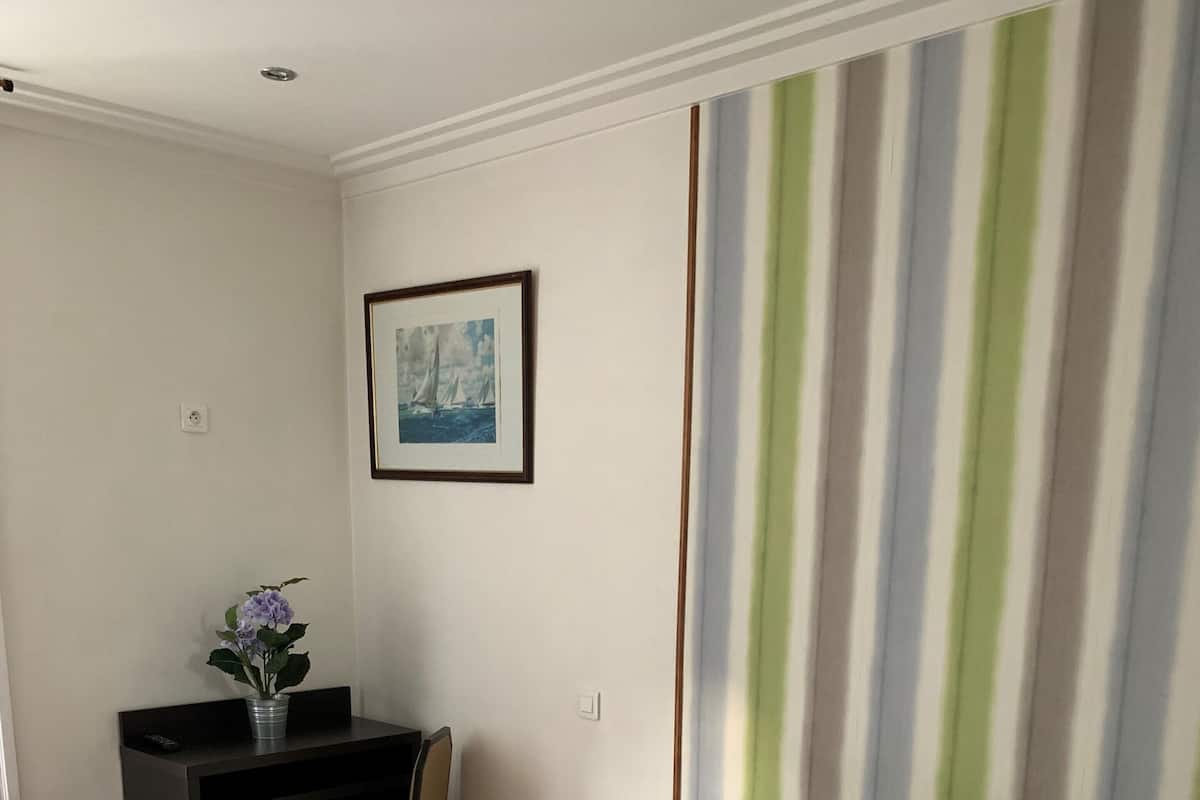 Double Room/Twin | Desk