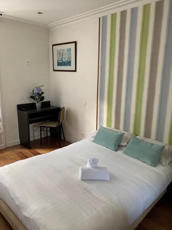 Desk - Hôtel du Roi René (Paris)