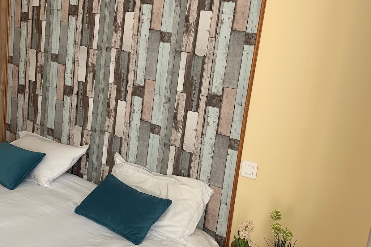 Single Room | Desk