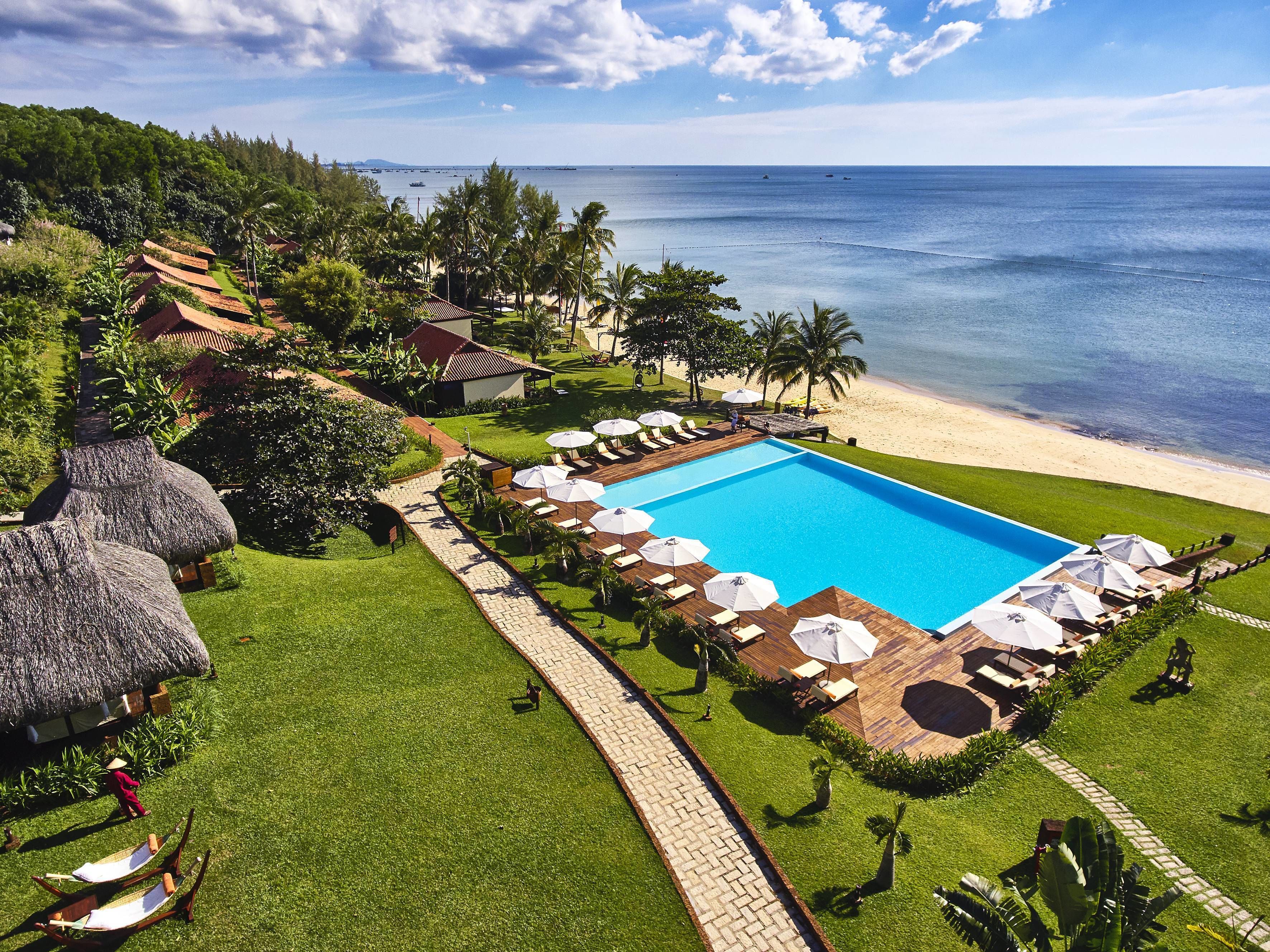 Outdoor pool, open 6:00 AM to 6:00 PM, pool umbrellas, sun loungers