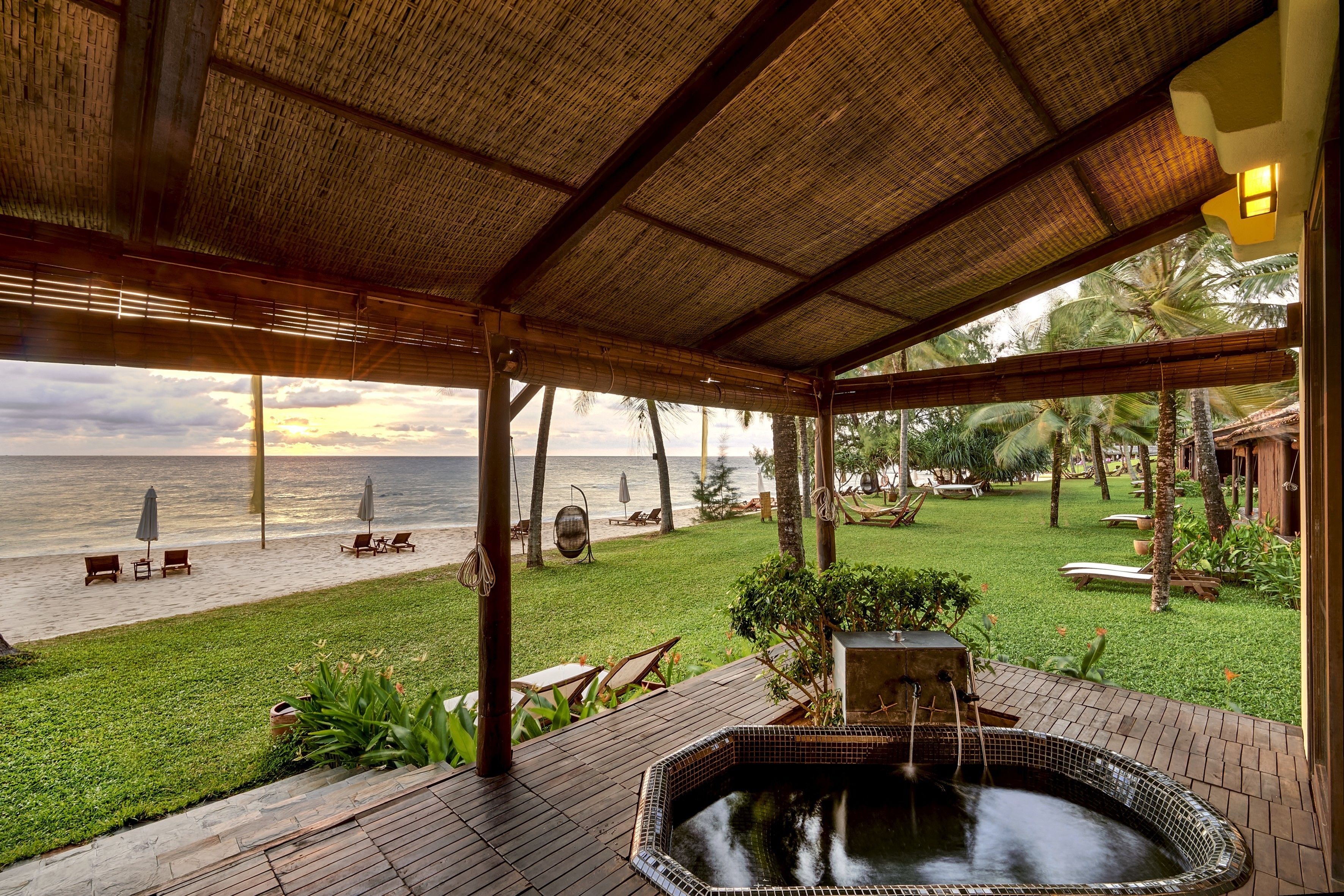 Beachfront Villa | Terrace/patio