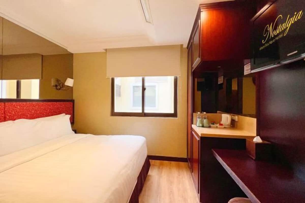 In-room safe, free WiFi, bed sheets