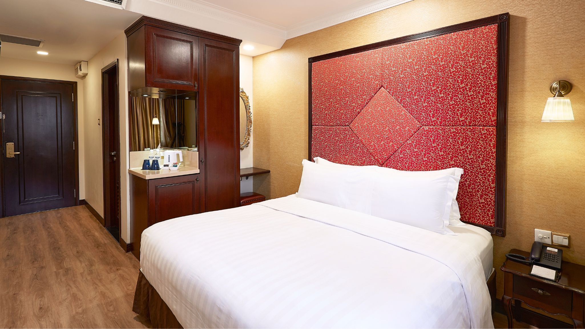 Habitación exclusiva | Caja de seguridad en la habitación, wifi gratis y ropa de cama 