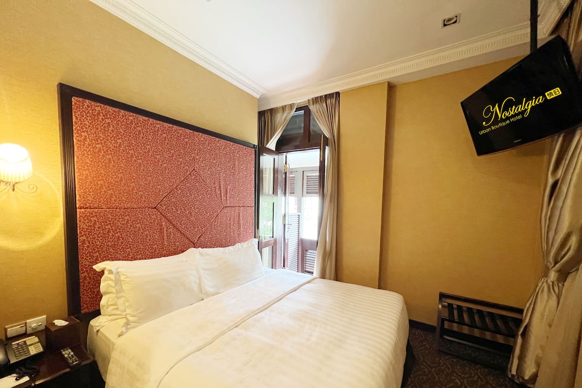 Balcony Room | Caja de seguridad en la habitación, wifi gratis y ropa de cama