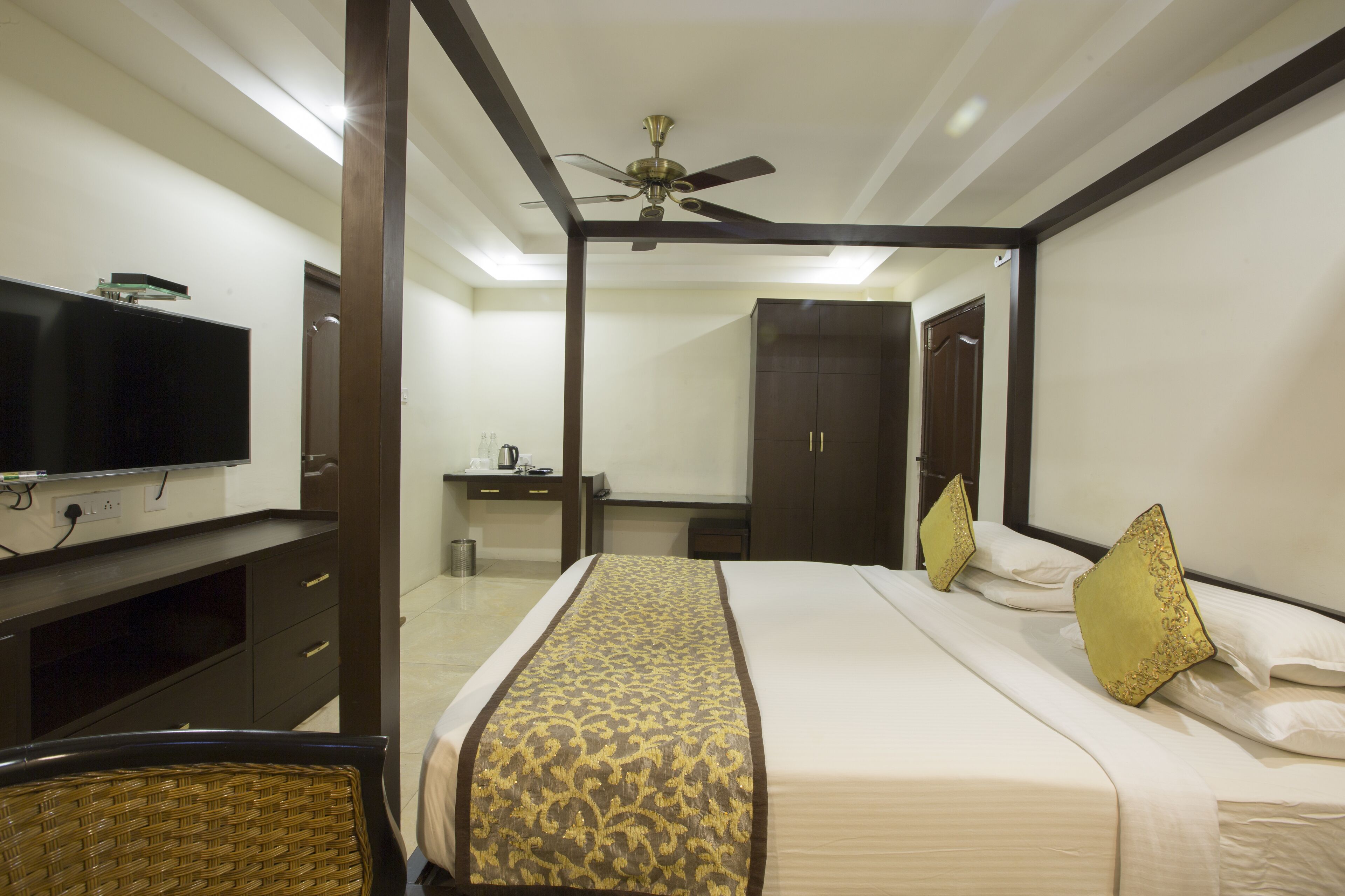 Studio Suite Royal | Bàn, truy cập Internet không dây miễn phí, bộ trải giường 