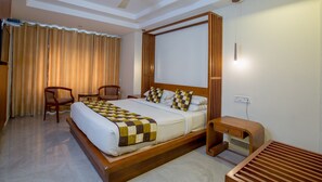 Kamar Deluks | Meja kerja, Wi-Fi gratis, dan seprai linen