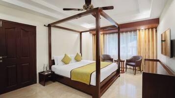 Royal Studio Suite | Desk, free WiFi, bed sheets