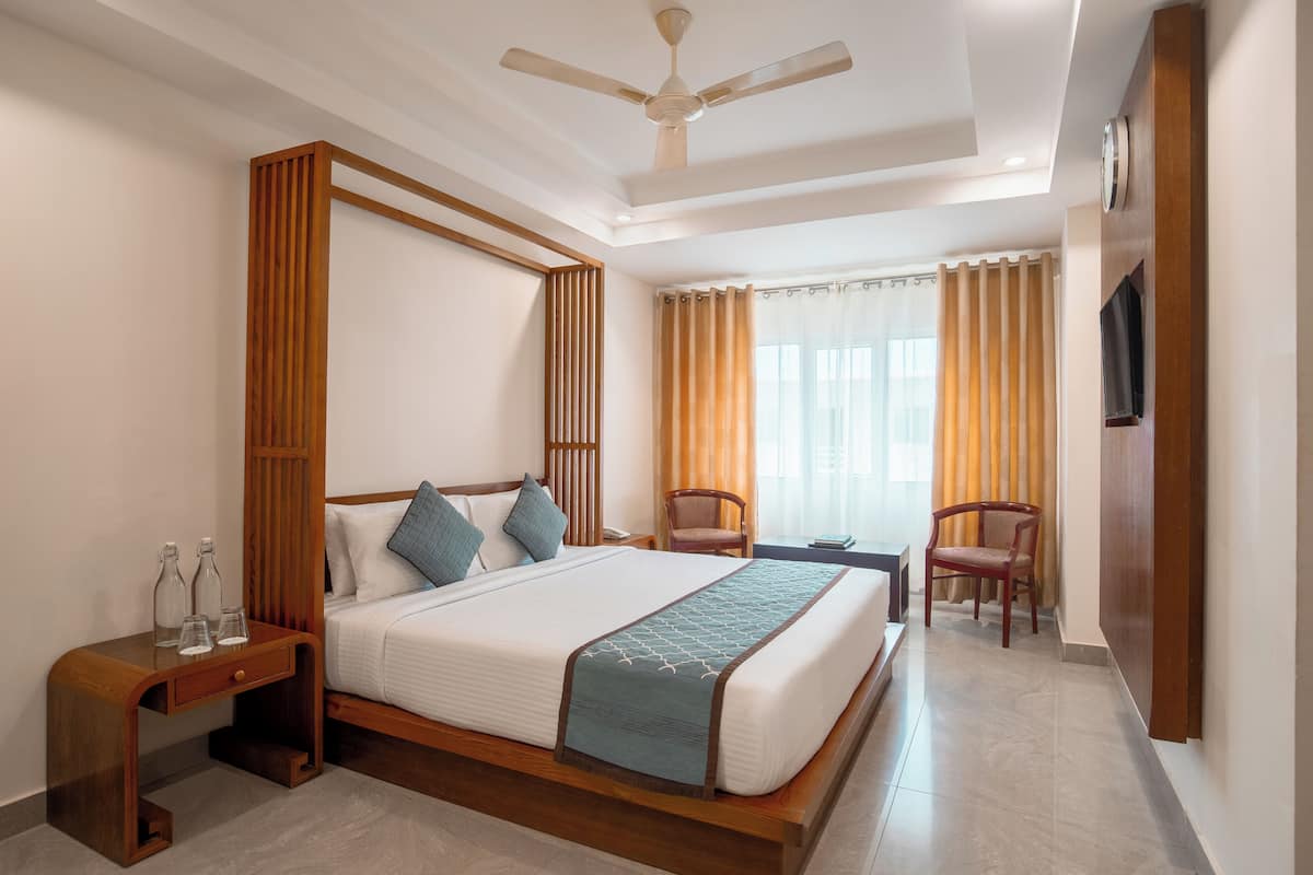 Standard Double Room | Desk, WiFi (free), bed sheets