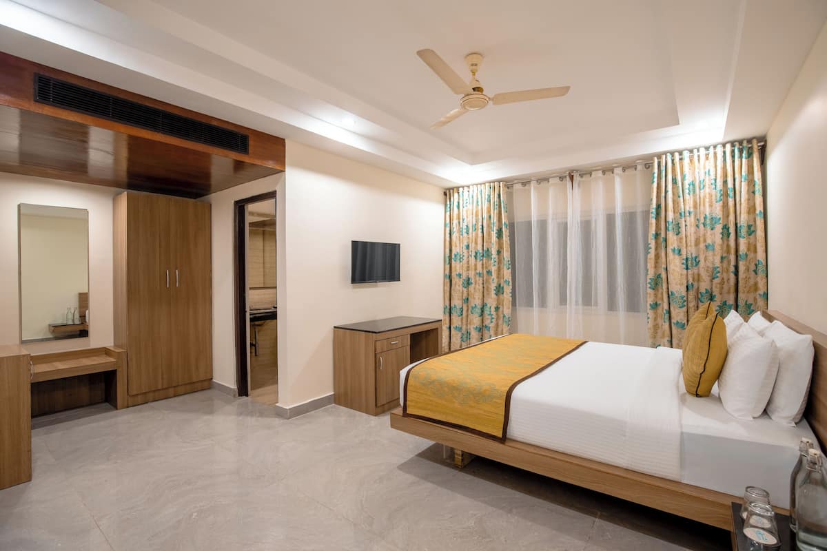 Deluxe Room | Desk, WiFi (free), bed sheets