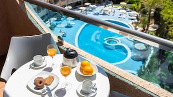 Outdoor pool, pool umbrellas, lifeguards on site