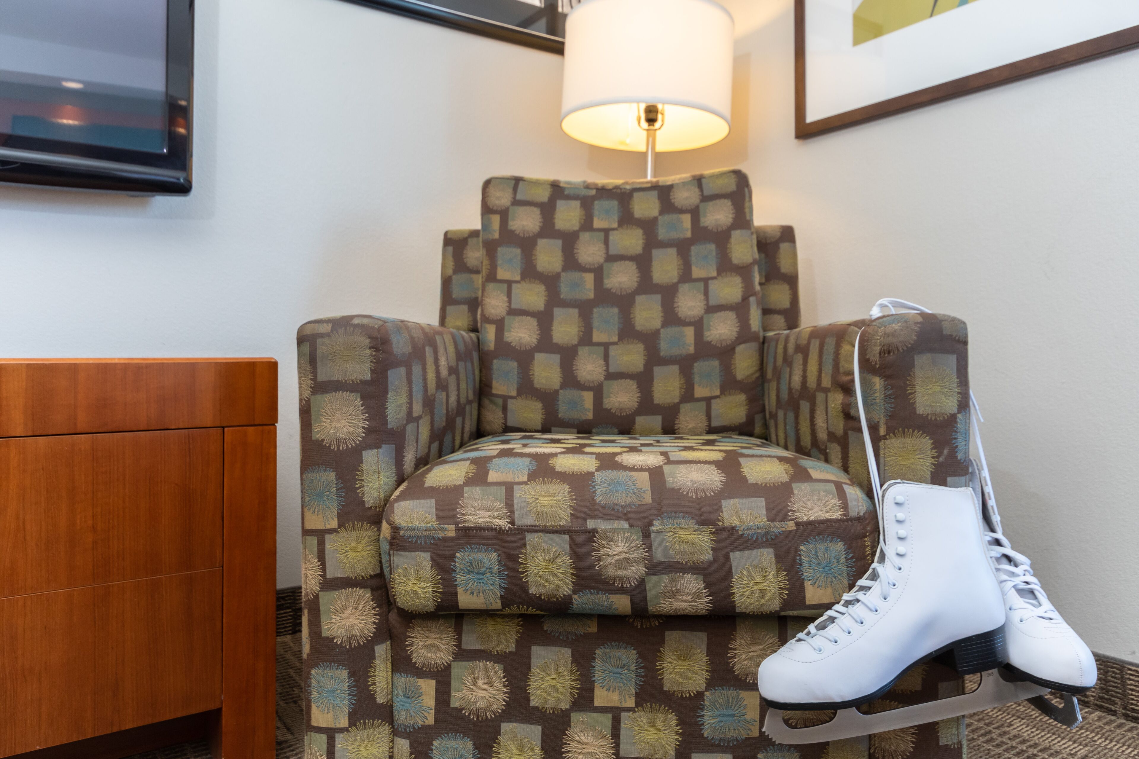 standard room | 1 bedroom, pillow-top beds, desk, laptop workspace