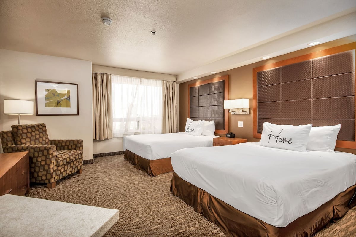 Camas con pillow-top, escritorio y espacio para trabajar con laptop