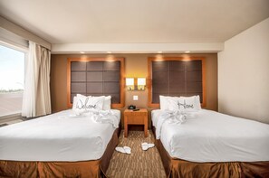 标准房 | 加厚床垫、办公桌、笔记本电脑工作区、遮光窗帘