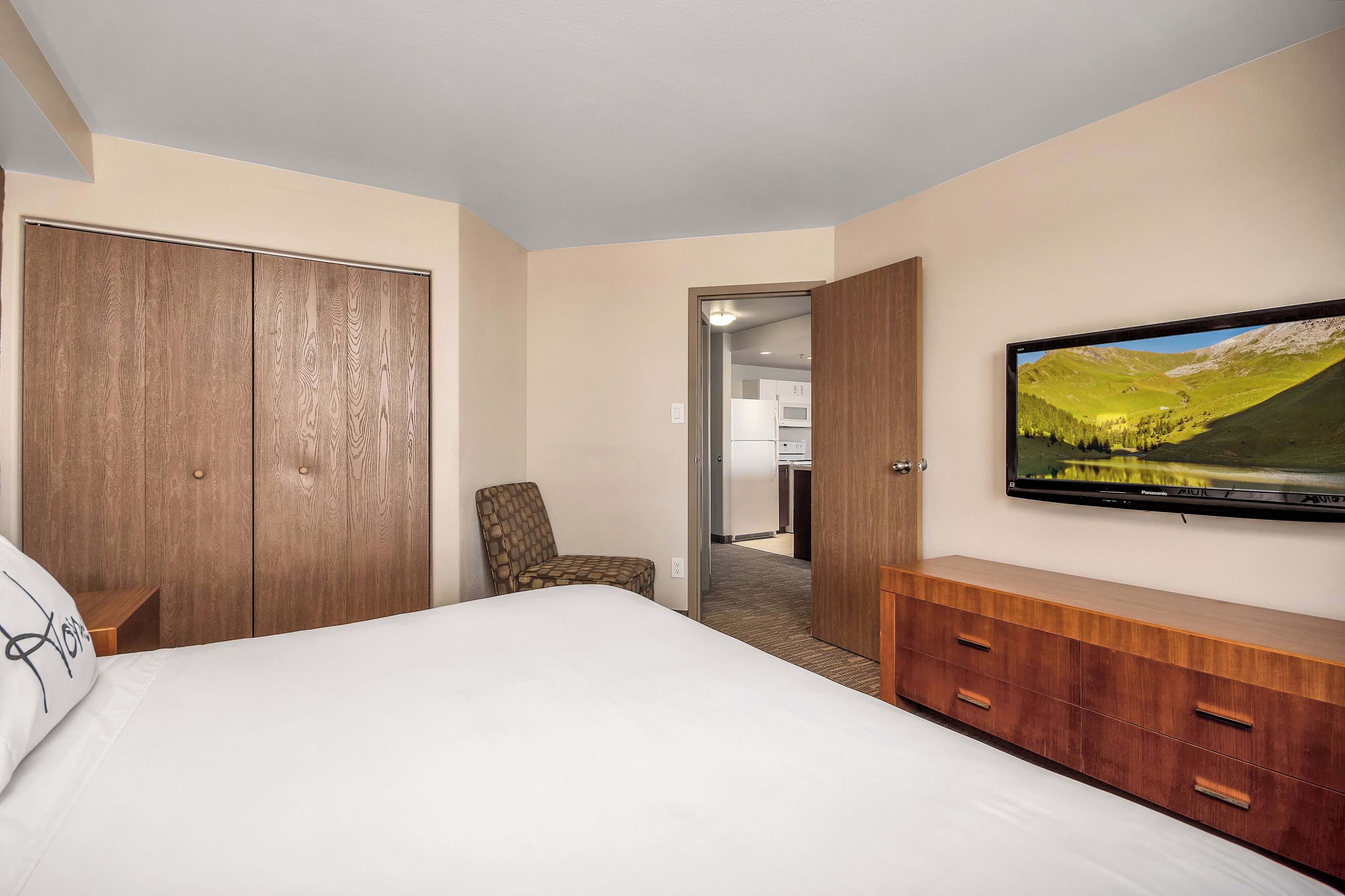 suite, 1 bedroom | 1 bedroom, pillow-top beds, desk, laptop workspace