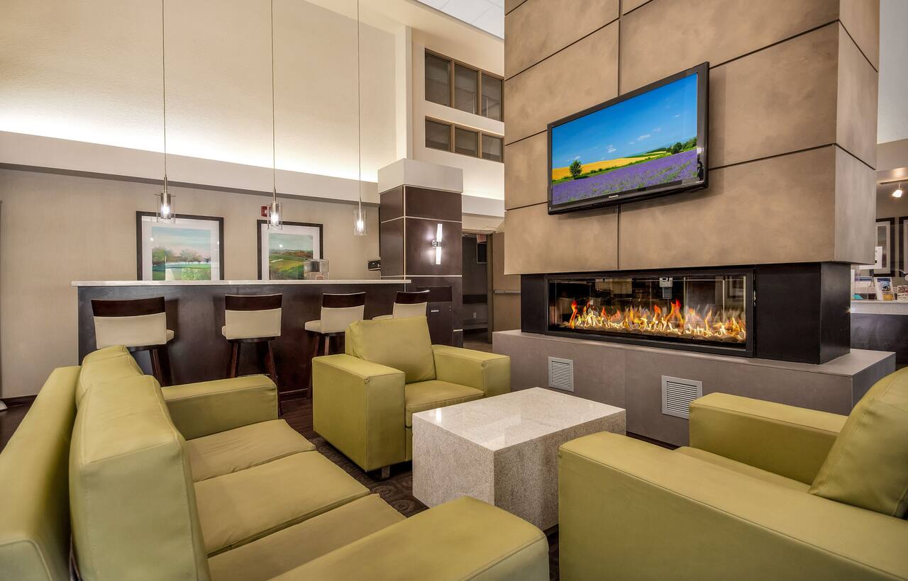 Home Inn & Suites Regina East