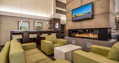 Home Inn & Suites Regina East