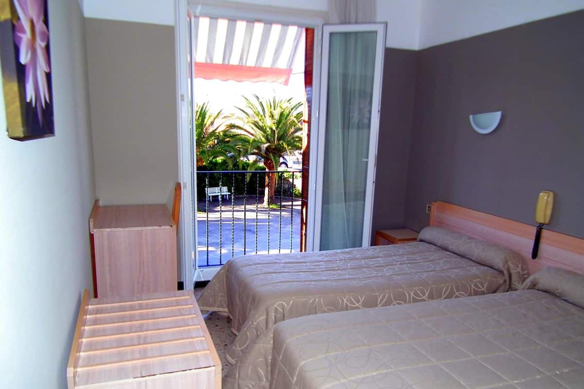 desk, iron/ironing board, cots/infant beds, rollaway beds