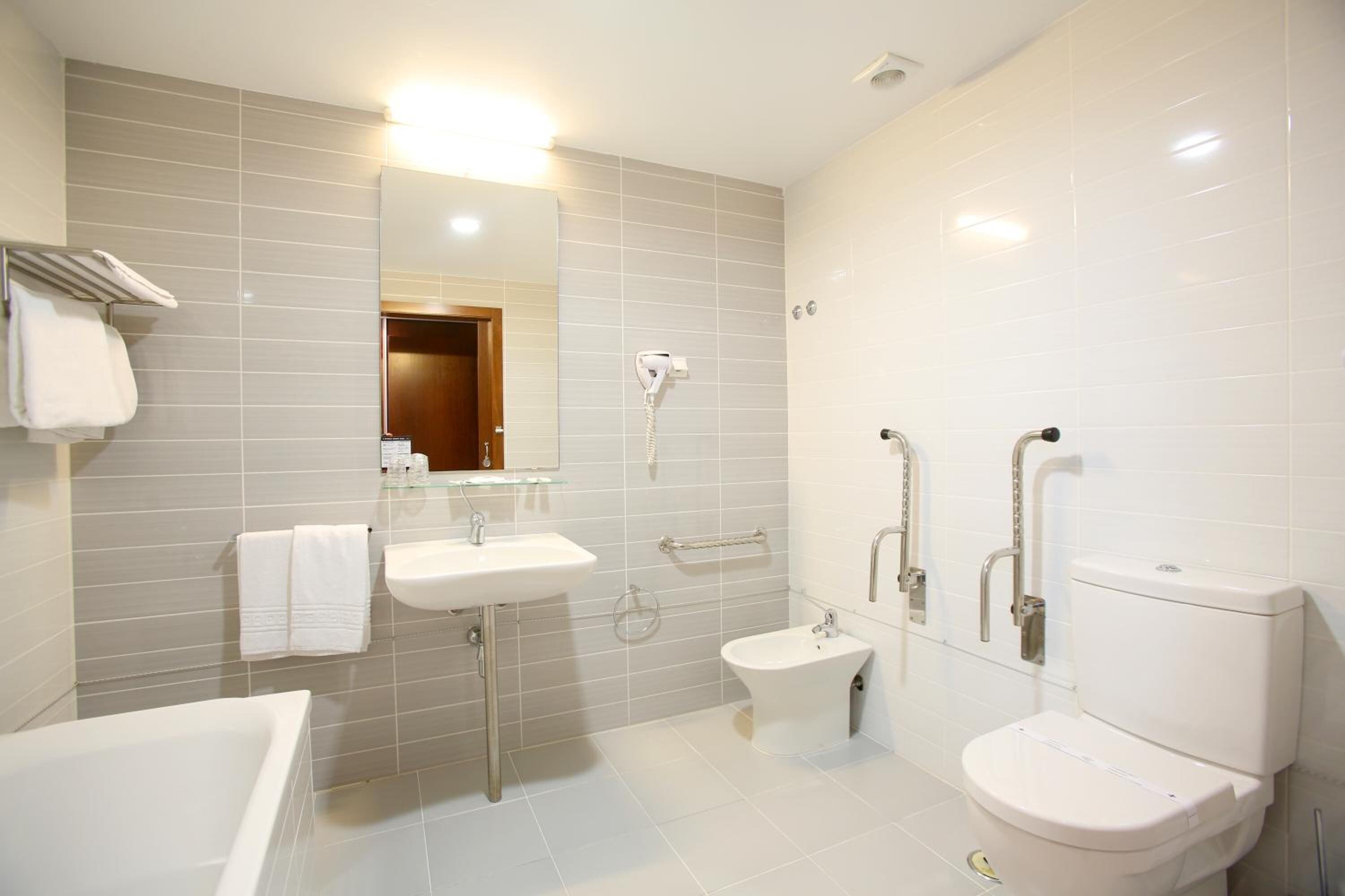 free toiletries, bidet, towels