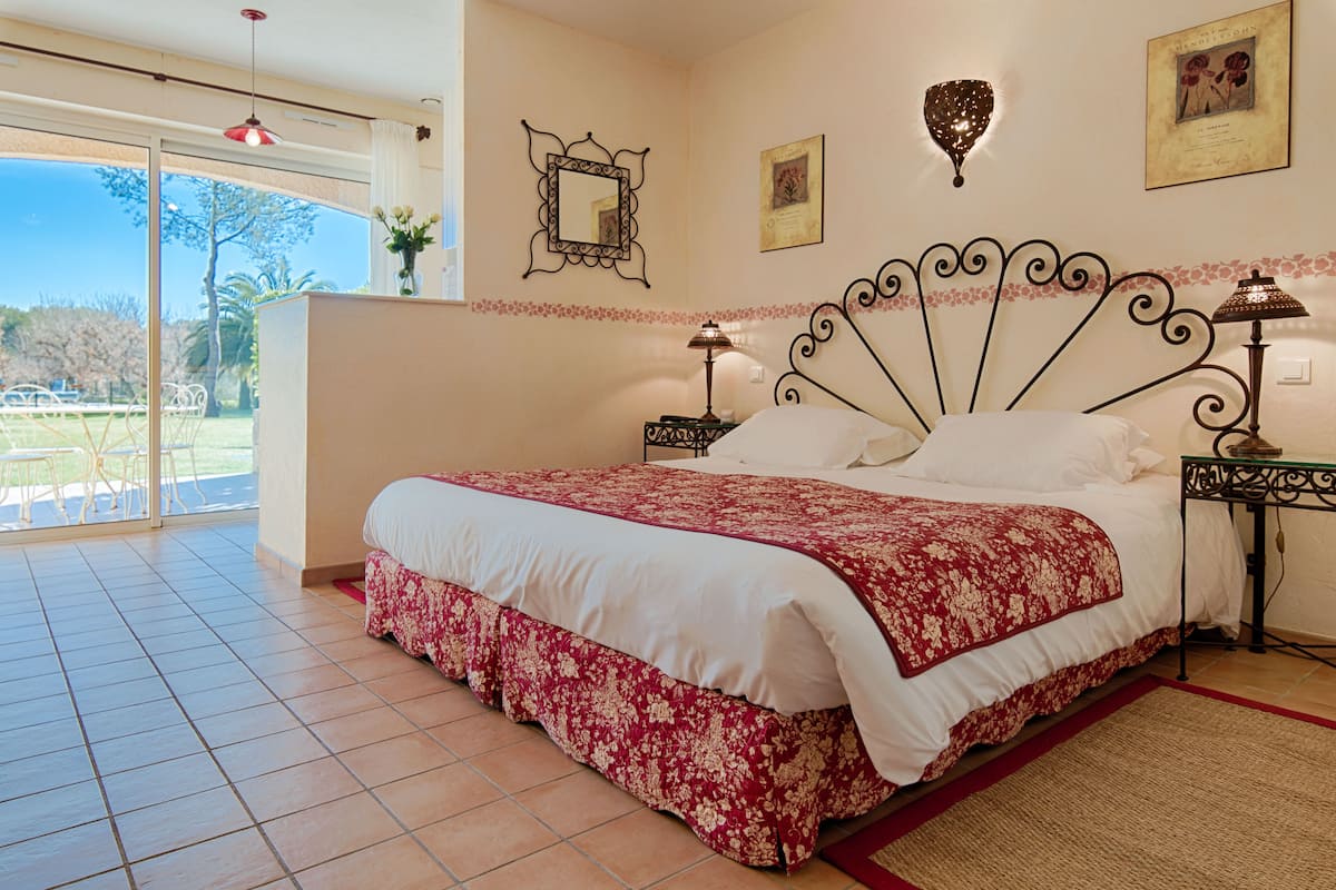 Apartment | 1 bedroom, premium bedding, in-room safe, individually decorated
