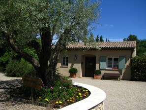 Exterior detail - La Résidence du Moulin (Tourrettes-sur-Loup)