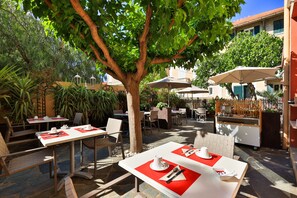 Terrace/patio - Hôtel Le Provençal (Bandol)