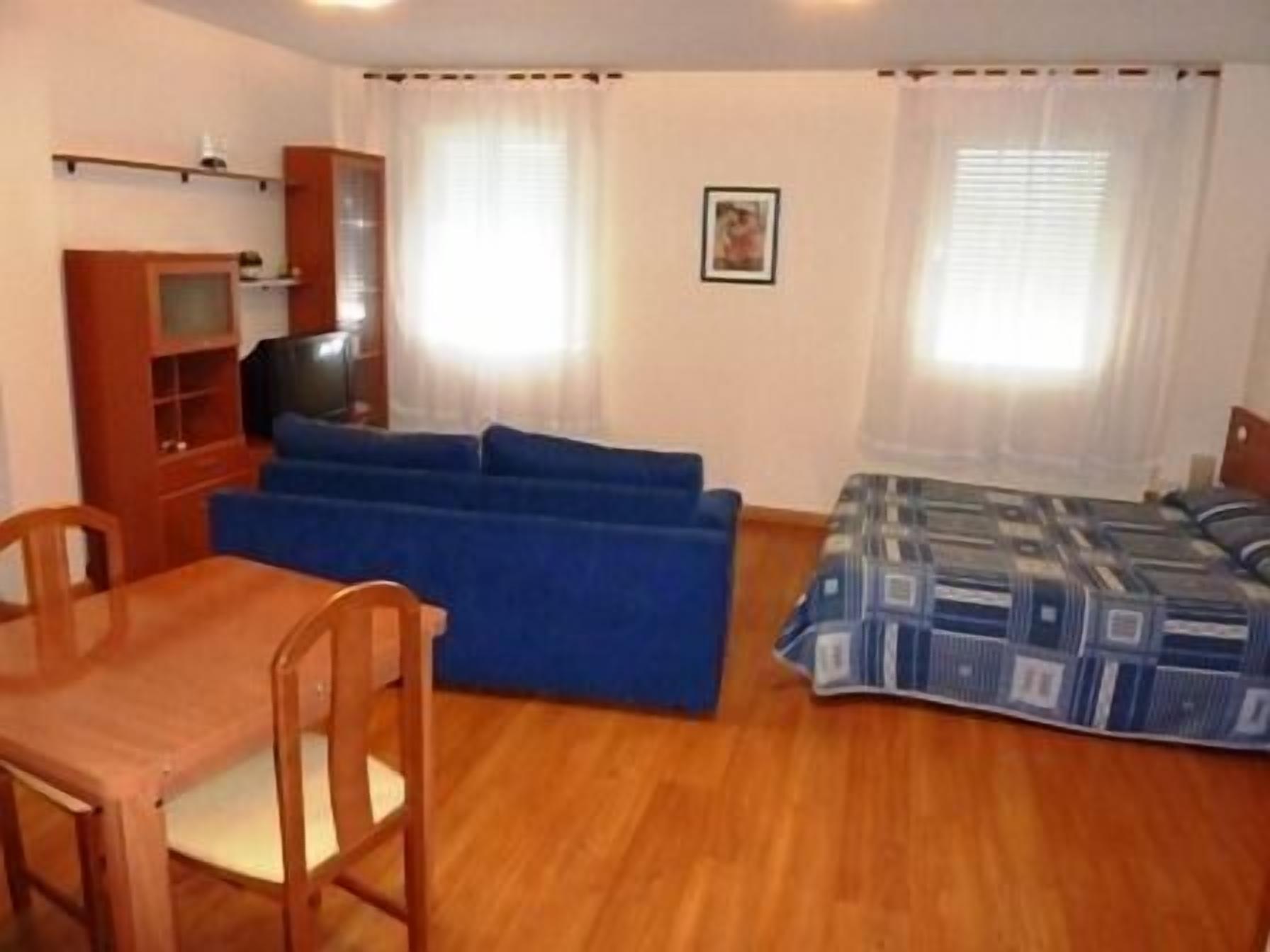 Appartement Standard, 1 chambre | Couette en duvet d'oie, surmatelas, bureau, lits pliants/supplémentaires