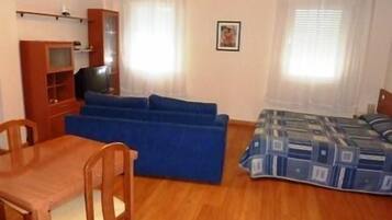 Appartement Standard, 1 chambre | Couette en duvet d'oie, surmatelas, bureau, lits pliants/supplémentaires