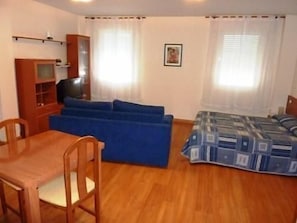 Standard Apartment, 1 Bedroom | Down comforters, pillowtop beds, desk, rollaway beds
