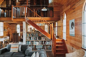 Vila | Individualmente mobiliados, escrivaninha, Wi-Fi, roupa de cama