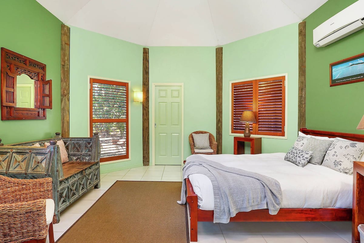 Bungalow | Individually furnished, desk, WiFi, bed sheets