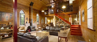 Glass House Mountains Ecolodge