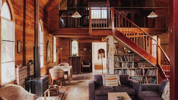 Villa | Muebles diferentes, escritorio, wifi y ropa de cama