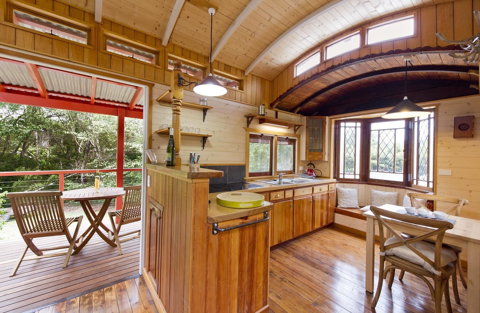 Queenslander Train Carriage | Garden view
