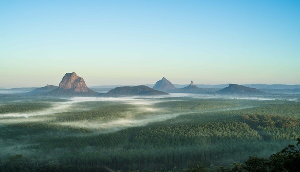 Hiking - Glass House Mountains Ecolodge (Glass House Mountains)