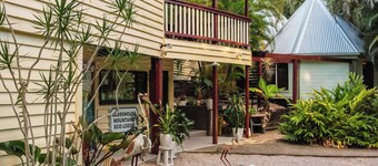 Glass House Mountains Ecolodge