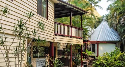 Glass House Mountains Ecolodge