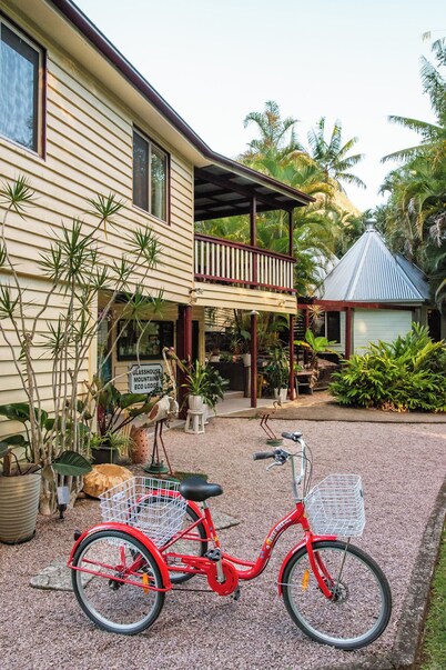 Glass House Mountains Ecolodge