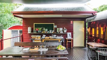 Tägliches kontinentales Frühstück (12.50 AUD pro Person)