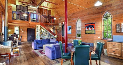 Glass House Mountains Ecolodge